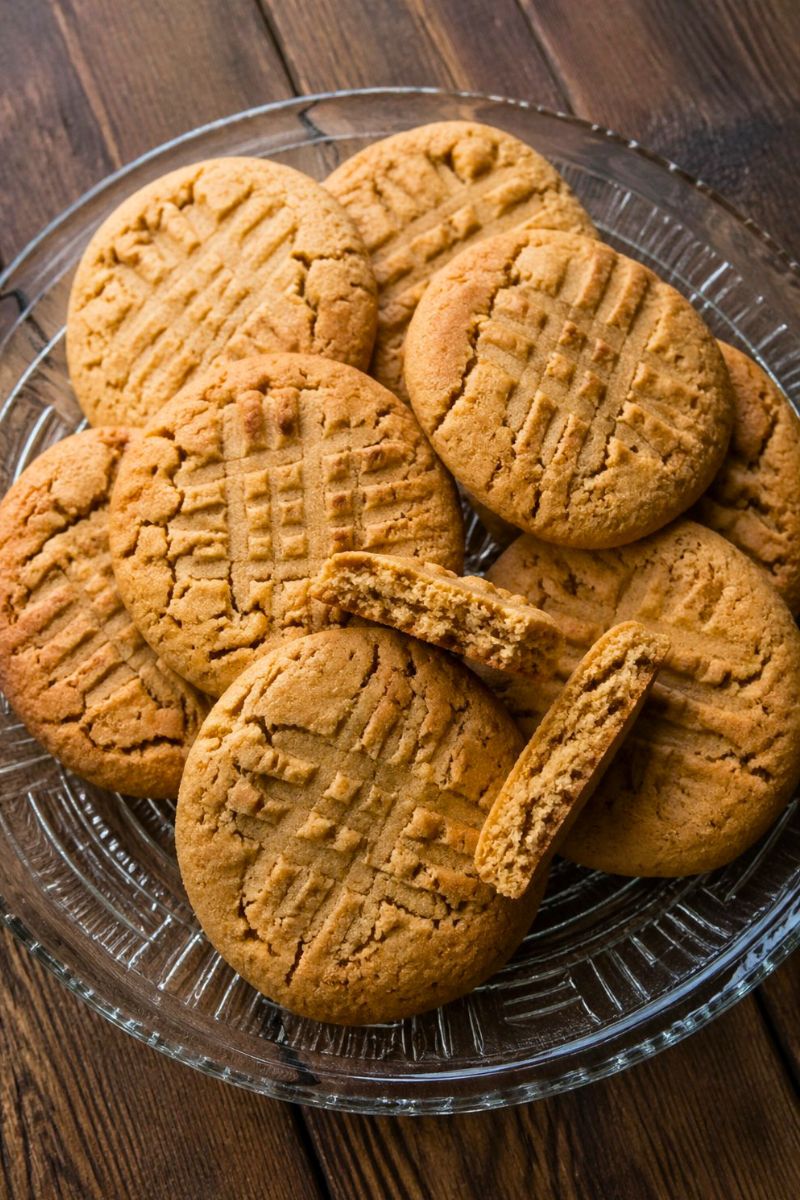 The Betty Crocker Peanut Butter Cookies Recipe is a classic treat loved by many families. These cookies are soft, sweet and full of rich peanut butter flavor.