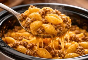 Crockpot Cheesy Ranch Beef Pasta Shells Recipe